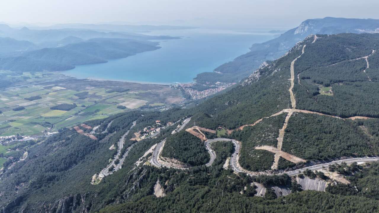 Sakar Geçidi’nde Yangın Riskine Karşı Yol Kenarı Temizliği Sürüyor 2